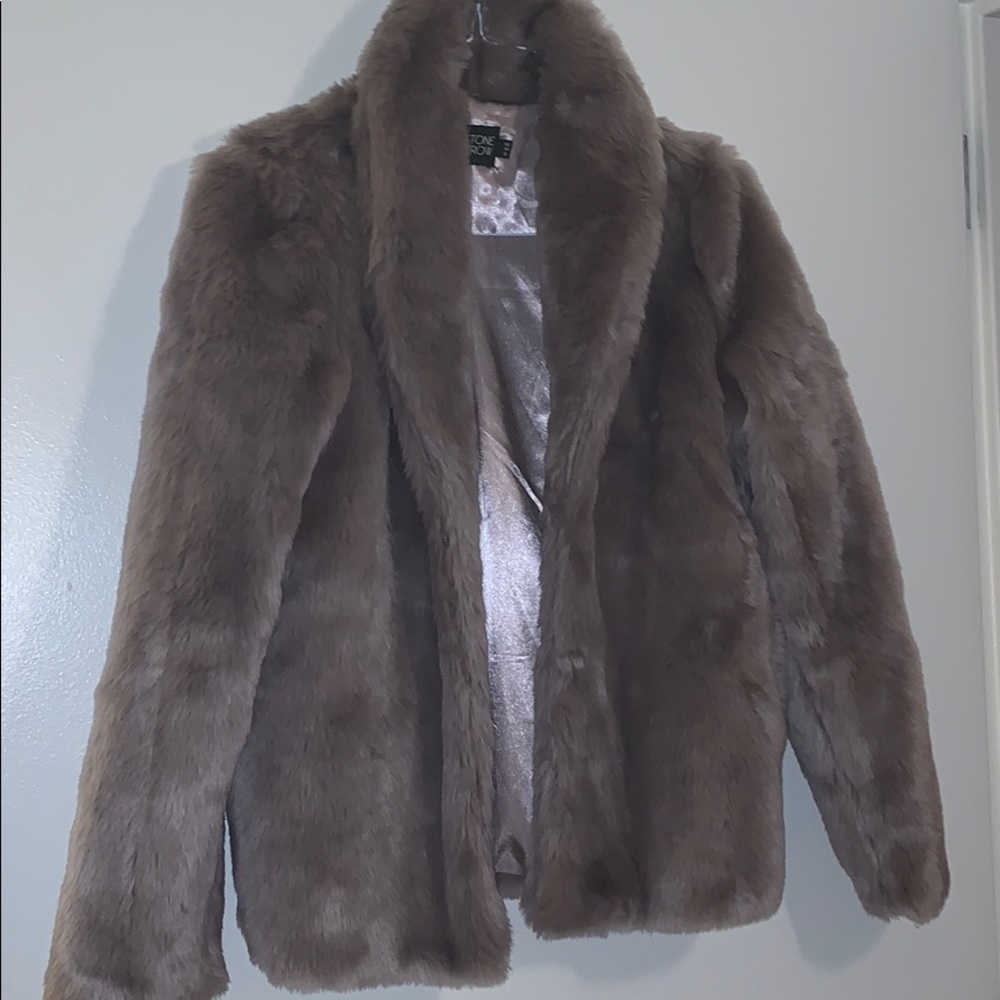 CHIC FAUX FUR JACKET!! Barely worn!
